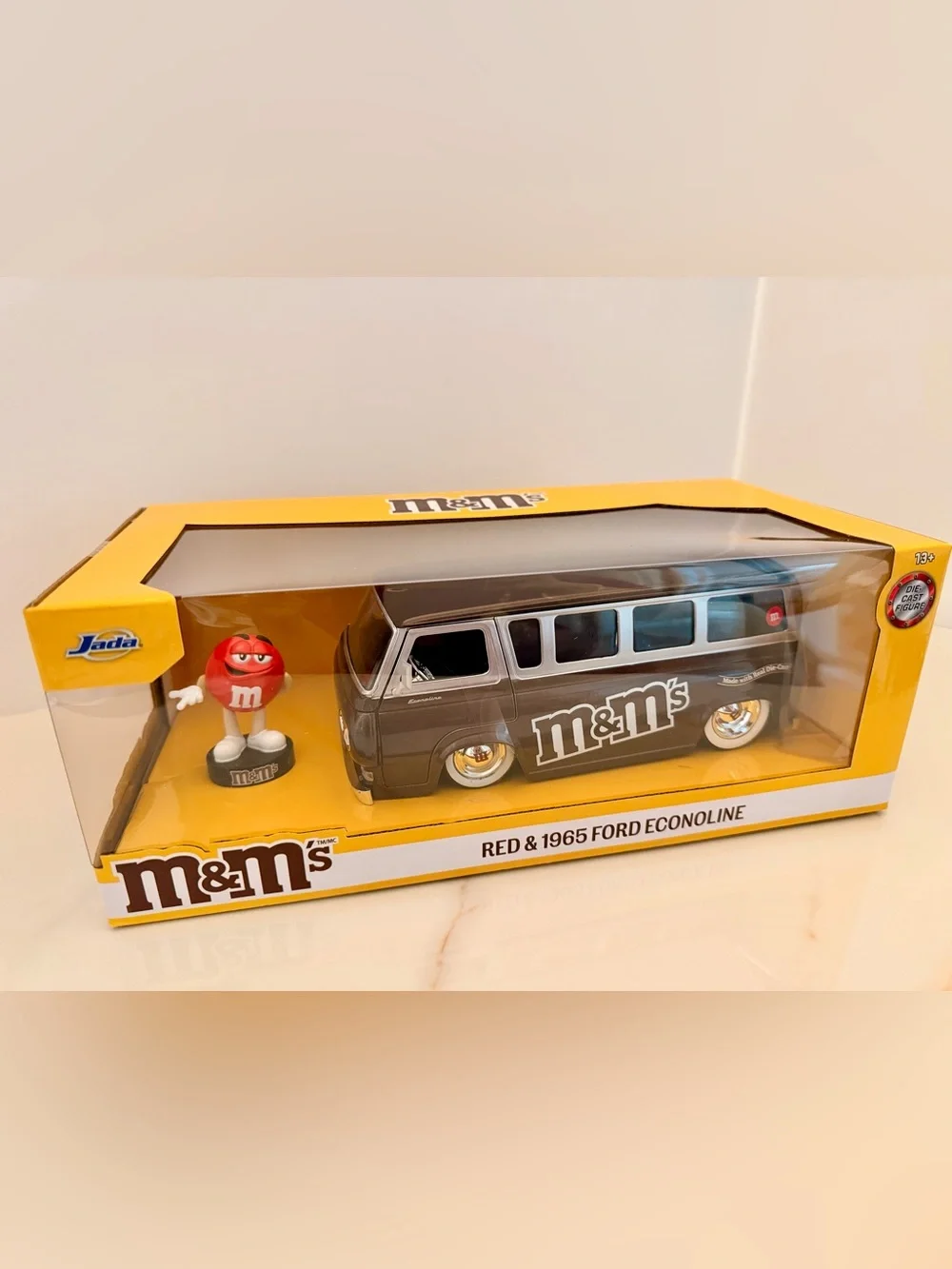 New 2026 JADA 1:24 M&M’s Red & 1965 Ford Econoline Die Cast Figure